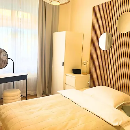 City-apartment Im Herzen Von T14 Daire